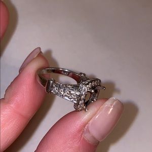 Platinum diamond round setting.